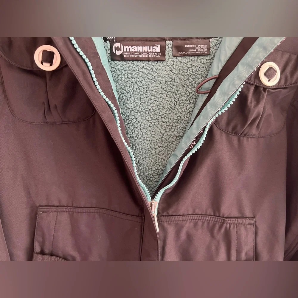 686 Mannual Women’s Insulated Snowboarding Jacket in Black - Picture 9 of 12